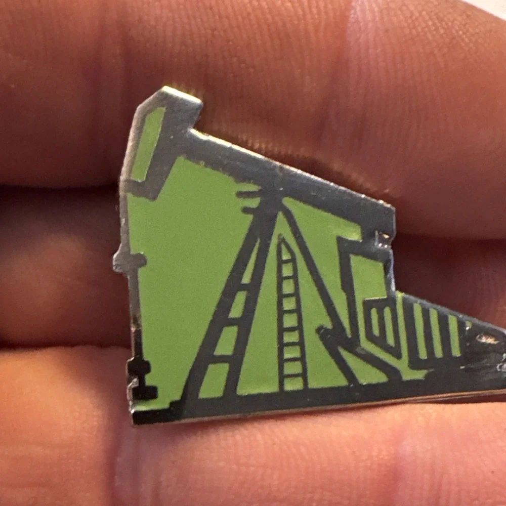 Vintage Oil Pump Derrick Tower Lapel Hat Coat Pin  Collectible Charm